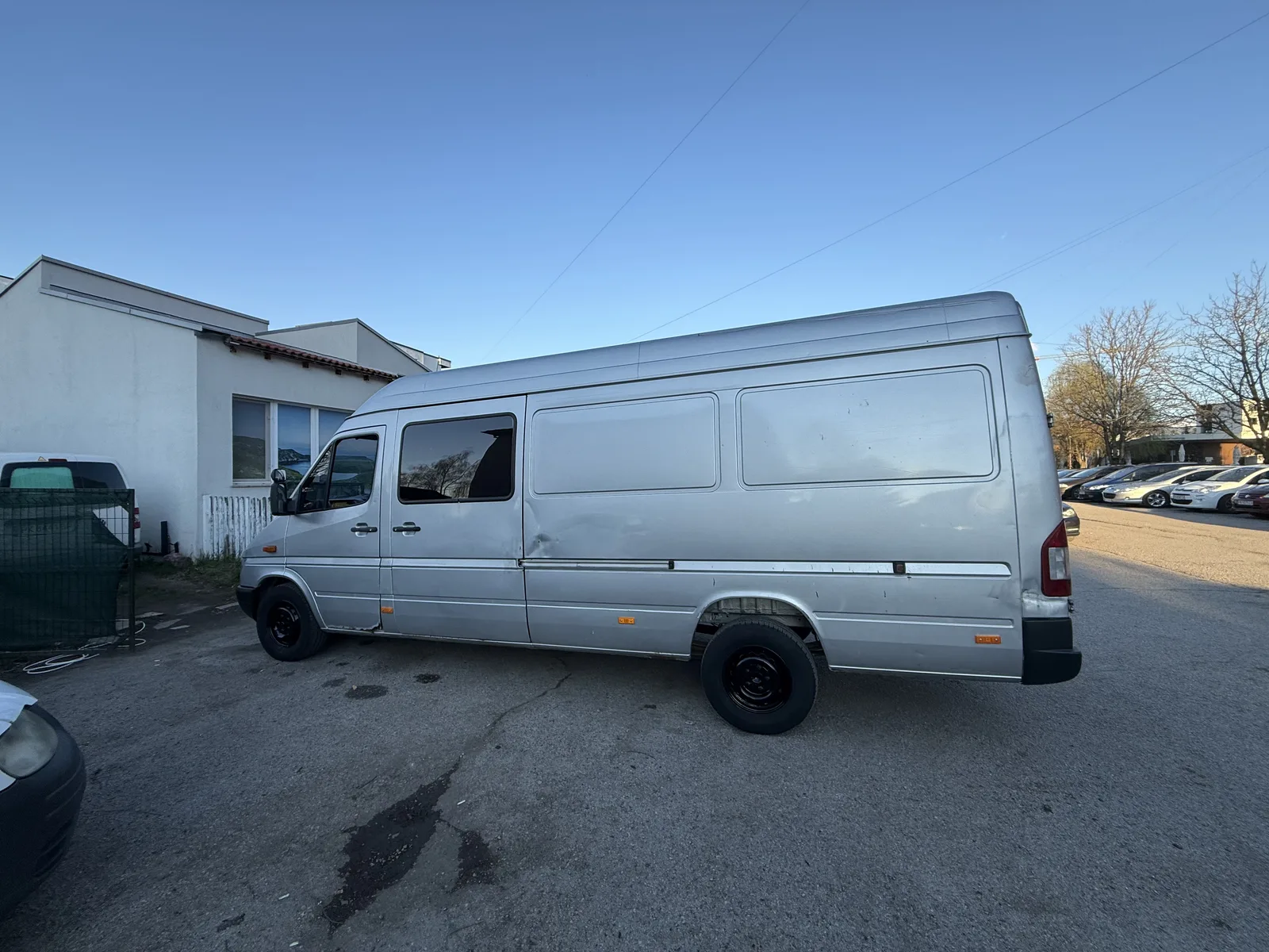 Дългият Mercedes Sprinter на VS Stroy 83 — голям товарен обем
